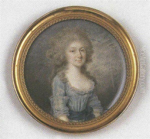 Femme Vetue D'une Robe De Soie Bleue Ciel Ceinturee De Bleu De Prusse Et Coiffee A La Conseilleur - view 1