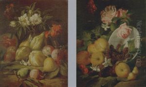 Fichi, Prugne E Fiori In Un Vaso Su Un Piano Di Pietra