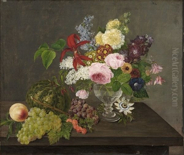 Opstilling Med Bla. Lyserode Roser, Gule Stokroser, Hyacinter, Syrener, Snerle, Passionsblomst Og Primula, I Glasvase Pa Bord Med Vindruer, Ferskner Og Melon - view 1