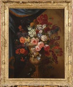 Vase De Fleurs Devant Une Tenture