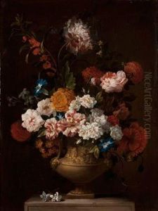 Bouquet De Fleurs Dans Un Vase En Bronze Sculpte Sur Un Entablement