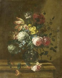 Blumenstrauss In Einer Glasvase Auf Einer Steinbrustung