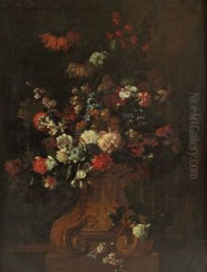 Bouquet De Fleurs Dans Un Vase De Bronze