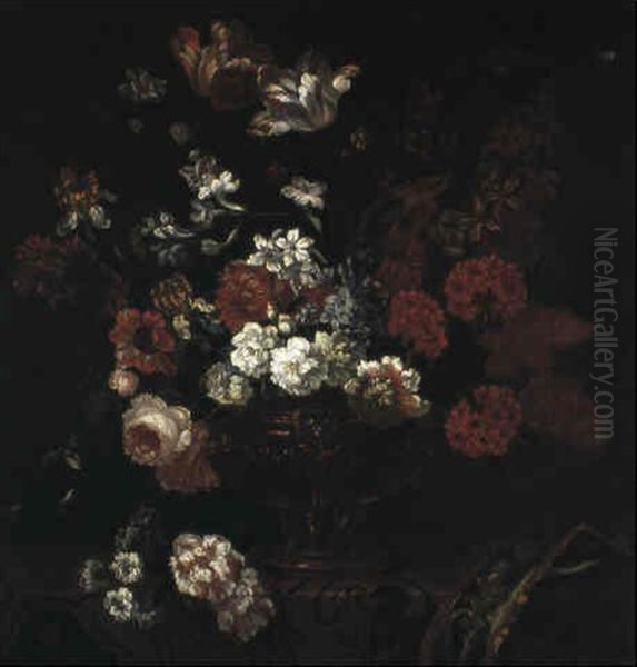 Vase De Fleurs Sur Un Entablement Recouvert D'un Tapis - view 1