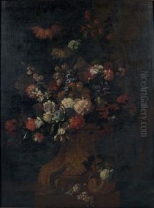 Bouquet De Fleurs Dans Un Vase De Bronze