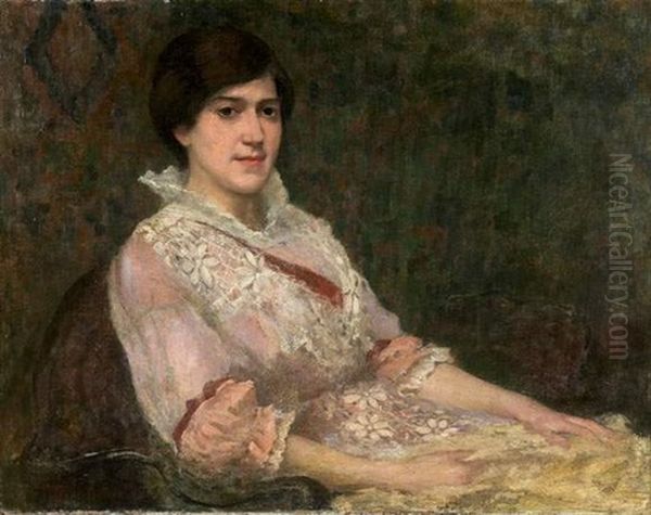 Portrait De Femme Allongee En Robe Rose - view 1