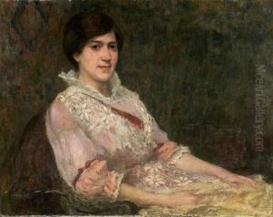 Portrait De Femme Allongee En Robe Rose