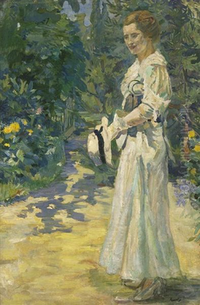 Dame Im Park Mit Hut In Der Hand - view 1