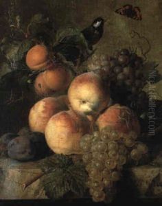 Raisins, Peches Et Prunes Sur Un Entablement De Marbre