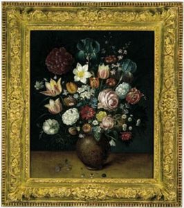 Ein Blumenstraus In Einer Bauchigen Tonvase Ein Blumenstraus In Einer Bauchigen Tonvase
