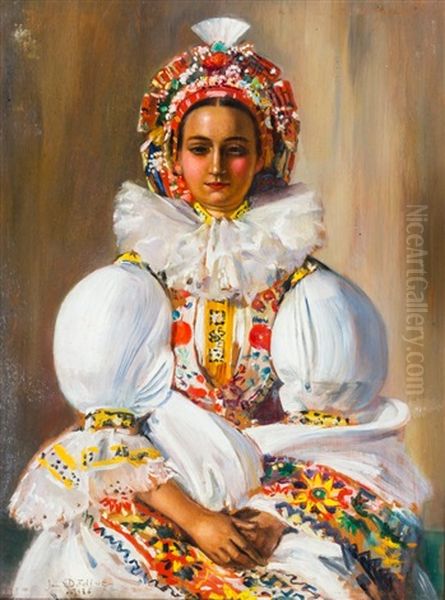 Junge Frau In Prachtvoller Tracht - view 1