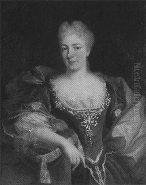 Portrait De Femme A La Robe Bleue Accoudee Sur Un Coussin Rouge - view 1