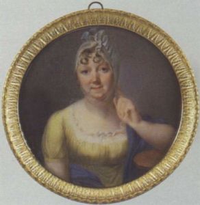 Femme De Qualite Accoudee, Portant Une Robe De Soie Jaune Bordee De Tulle, Cape Bleue Et Bonnet Blanc Ruche Femme De Qualite Accoudee, Portant Une Robe De Soie Jaune Bordee De Tulle, Cape Bleue Et Bonnet Blanc Ruche