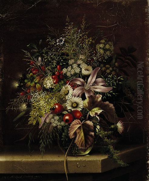 Feldblumenstraus Mit Hagebutten In Einer Glasvase - view 1