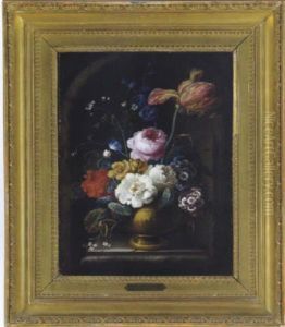 Ein Blumenstraus Mit Tulpe, Rose, Pfingstrose, Wicken Und Anderen Bluten In Einer Plastisch Metallvase