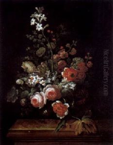 Ein Blumenstraus Von Rosen, Tulpen, Narzissen, Primeln, Passionsblumen, Iris Und Anderen Bluten In Einer Glasvase