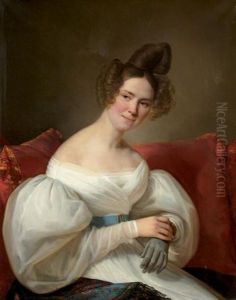 Portrait De Jeune Femme Sur Un Canape Rouge