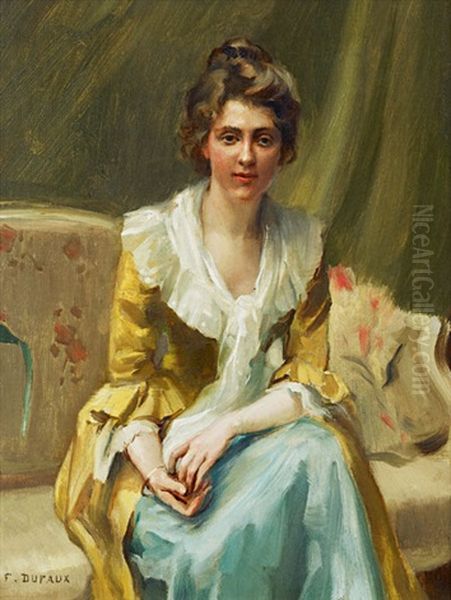 Jeune Femme Assise Sur Un Divan - view 1