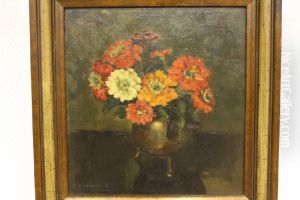 Bloemen In Koperen Pot