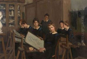 Sept Jeunes Filles Dans Un Atelier De Dessin