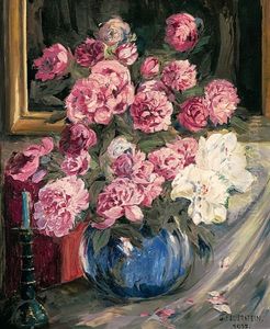 Pfingstrosenstraus In Blauer Vase