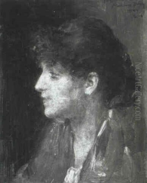 Jeune Femme De Profil Au Corsage Bleu - view 1