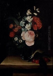 Fleurs Dans Un Verre Sur Un Entablement Avec Des Cerises