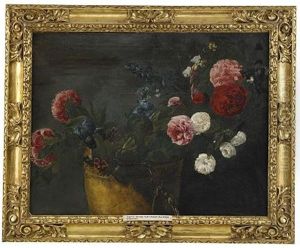 Pioner, Rosor, Iris Och Delphinium I En Kopparbunke