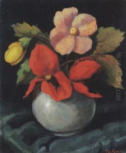 Blumenstilleben In Weisser, Bauchiger Vase Blumenstilleben In Weisser, Bauchiger Vase