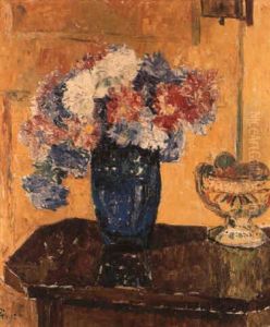 Blumenstraus In Vase Und Fruchte In Schale