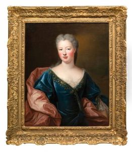 Portrait De Jeune Femme En Robe Bleue Brodee