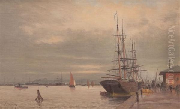 Bateau A Quai - view 1