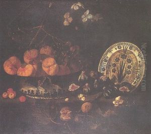 Coupe De Peches, Figues Et Assiette En Ceramique Sur Un Entablement