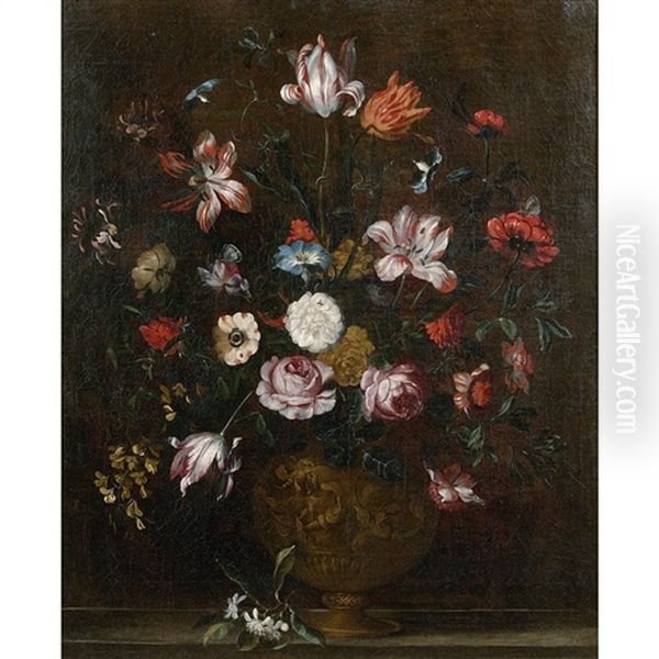 Bouquet De Fleurs Dans Un Vase Baroque Sur Un Etablement - view 1