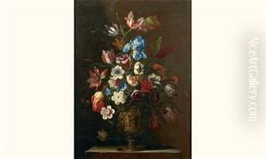 Nature Morte Au Bouquet De Fleurs Dans Un Vase En Pierre Sculptee