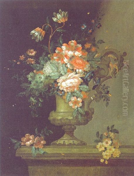Blumenstraus In Einer Steinernen Ziervase - view 1