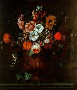 Bouquet De Fleurs Dans Un Vase A Godrons Sur Un Entablement