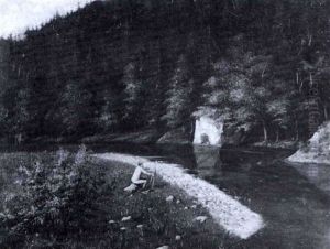 Maler Mit Seiner Staffelei Am Ufer Eines Ruhigen Gewassers