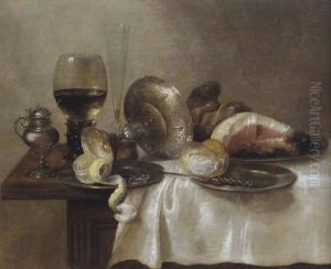 Stilleben Mit Einer Umgesturtzten, Silbernen Tazza, Einem Weinglas, Zitrone, Brot Und Schinken Auf Einem Tisch