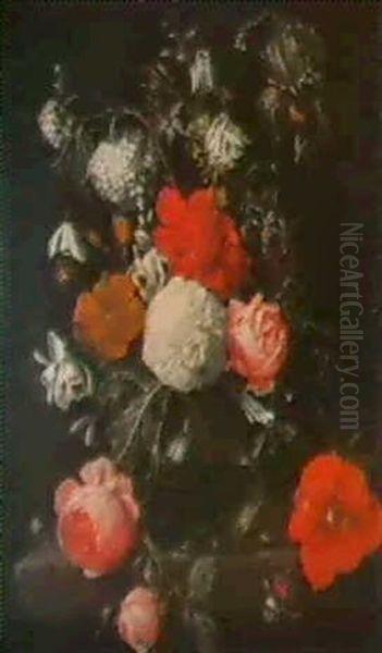 Bouquet De Fleur Dans Un Vase En Verre Pose Sur Un Entablement - view 1