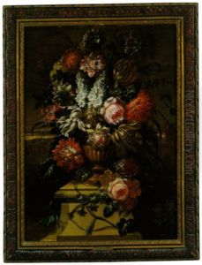 Blumenstraus Mit Rosen, Tulpen, Pfingstrosen Und Anderen Bluten In Einer Skulptierten Vase