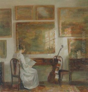 Interior Med Kvinde I Hvidt, Ved Bord Med Cello