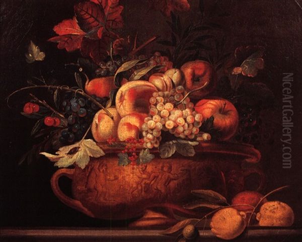 Coupe De Raisins, De Pommes Et De Peches Sur Un Entablement - view 1