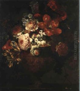Bouquet De Fleurs Dans Un Vase De Bronze Sur Un Entablement