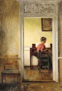 Interior Med Kvinde I Rod Bluse Siddende Ved Et Spinet