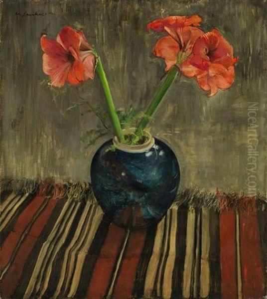 Amaryllis In Blauer Vase - view 1
