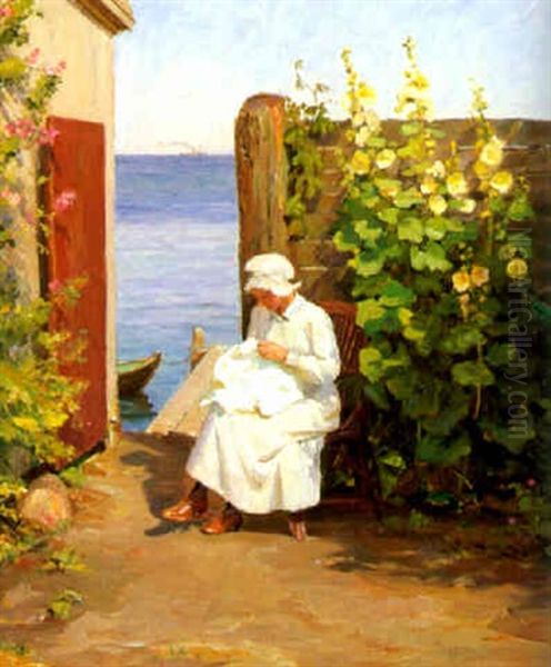 Kvinde I Hvid Kjole Siddende I En Gardhave I Baggrunden Havet - view 1