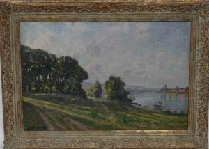 Vue De La Ville Depuis Les Berges