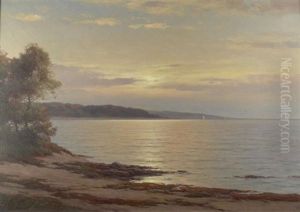 Kustenlandschaft Auf Rugen In Der Abendsonne. Im Hintergrund Ein Einsamer Segler