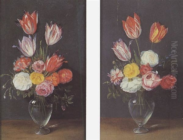 Bouquet De Tulipes, Roses Et Oeillets Dans Un Vase En Verre - view 1